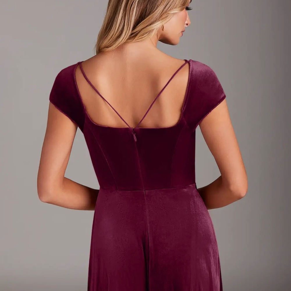 Elegant Burgundy Evening Gown - Picture 3 of 6